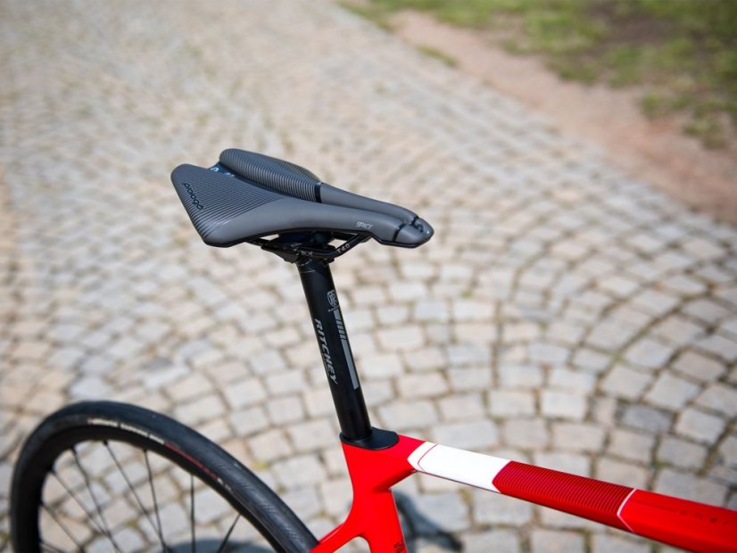 AUTHOR Charisma 55i 2025-26 - Velikost: 48