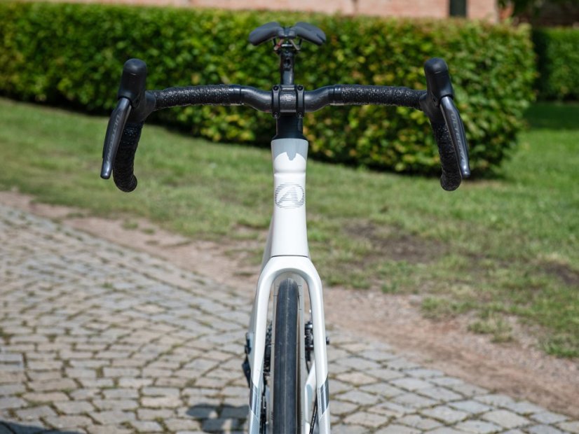 AUTHOR Charisma 66i 2025-26 - Velikost: 50