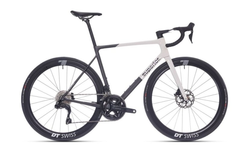 SUPERIOR RR 9.6 / Matte Carbon / White - Velikost: 520mm (S)